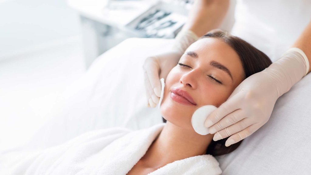 Steps involved in an Enjoué facial treatment for skin rejuvenation