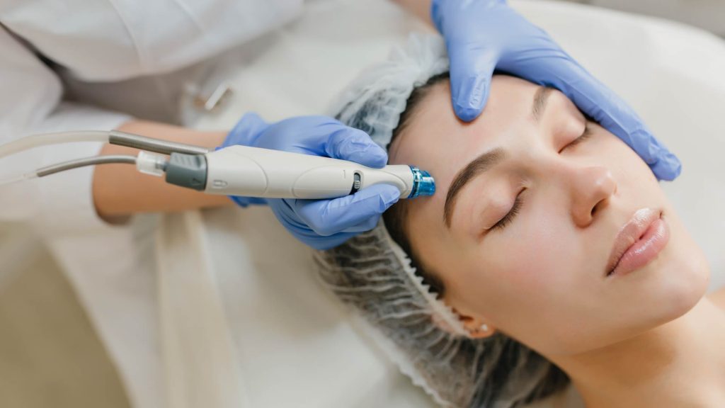 Why is HydraFacial Perfect for Dubai’s Climate?